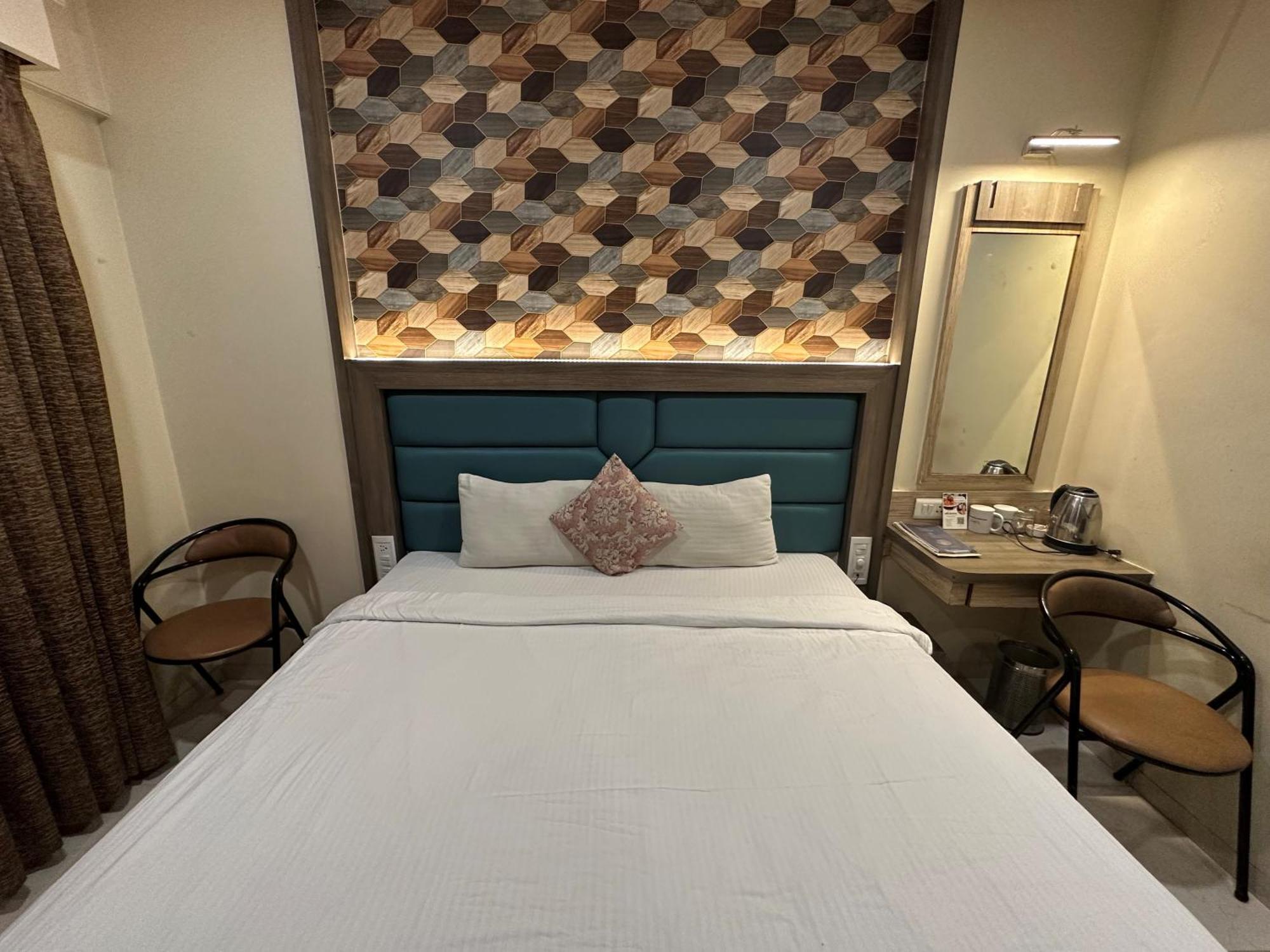 Srikrishna Paradise Hotel Thane Navi Mumbai Zewnętrze zdjęcie